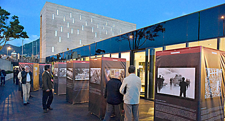 Fotografía de una exposición en Centro de memoria en Bogotá