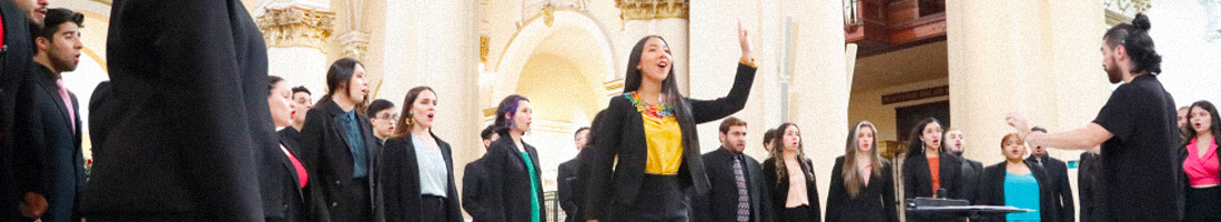 Foto del Coro Filarmónico Juvenil en la iglesia