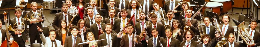 Foto panorámica de los miembros de la Banda Filarmónica Juvenil de Bogotá