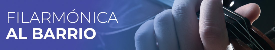 Pieza que dice en texto Filarmónica al barrio y se acompañada de una foto en primer plano de una mano interpretando el violín.