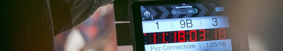 Foto de plano cerrado sobre una claqueta digital