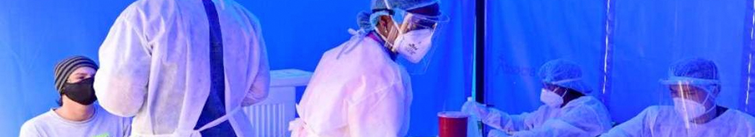 Foto de personal de salud trabajando sobre vacunas