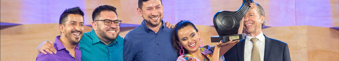 Foto de un agrupación premiada con el galardón del "Mono Nuñez"