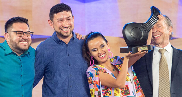 Foto de un agrupación premiada con el galardón del "Mono Nuñez"