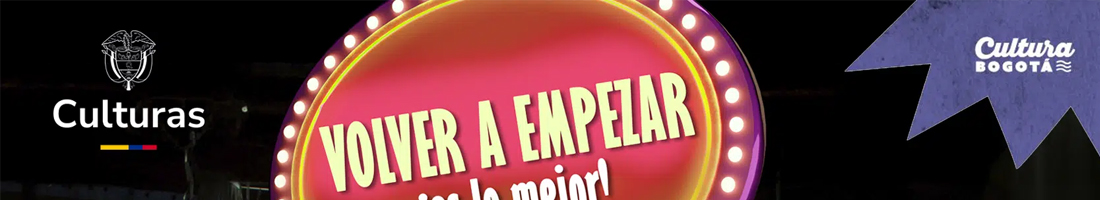 Muchas personas con diferentes trajes artisticos
