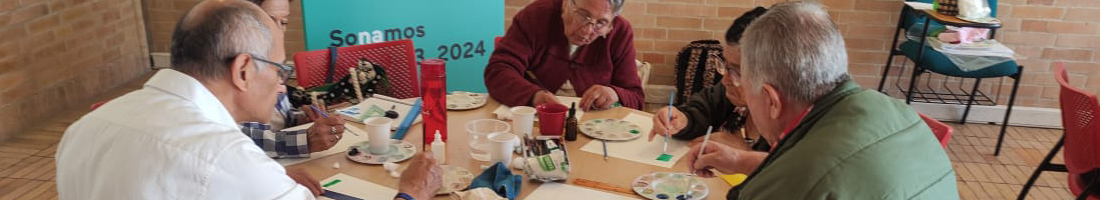 Personas mayores reunidas