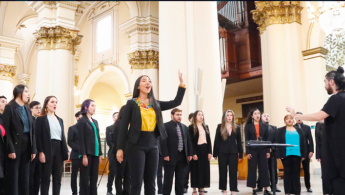 Foto del Coro Filarmónico Juvenil en la iglesia