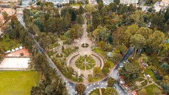 Foto aérea cenital del Parque Nacional en Bogotá