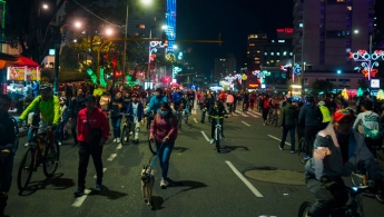 Ciclovía nocturna en Bogotá