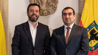 A la izquierda de la foto Carlos Fernando Galán Pachón, Alcalde Mayor de Bogotá y a la derecha Sergio Cortés Rincón, Director General del FONCEP
