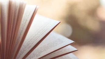 Foto de parte de un libro abierto
