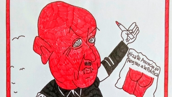 Personaje con colmillos con un papel en la mano