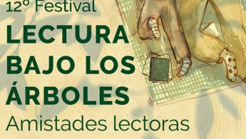 Jóvenes acostados leyendo