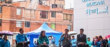 (De izq. a der.) Alejandro Gómez, sec. de Salud; Elsa González, veedora ciudadana; Claudia López, alcaldesa de Bogotá; y Jaime Camargo, líder de la comunidad, en la entrega de este nuevo centro médico.