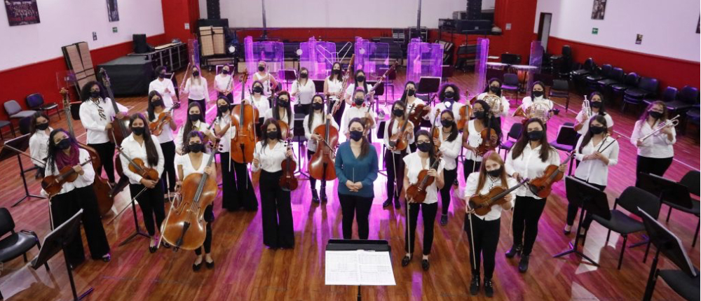 Foto de la primera Orquesta Filarmónica de Mujeres de Bogotá 
