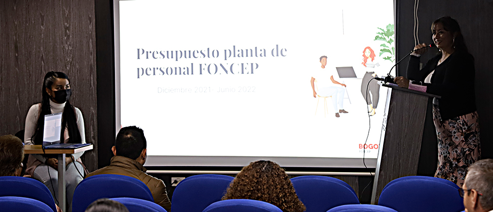 En la foto a la derecha aparece Hortensia Maldonado, asesora responsable del área de talento humano de FONCEP en la rendición de cuentas del área.