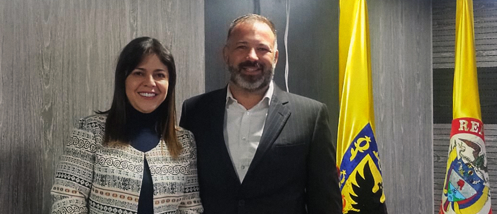 En la foto a la izquierda Angélica Malaver Gallego directora (e) y a su lado Andrés Solorzano nuevo Jefe de la Oficina de Informática y Sistemas de FONCEP